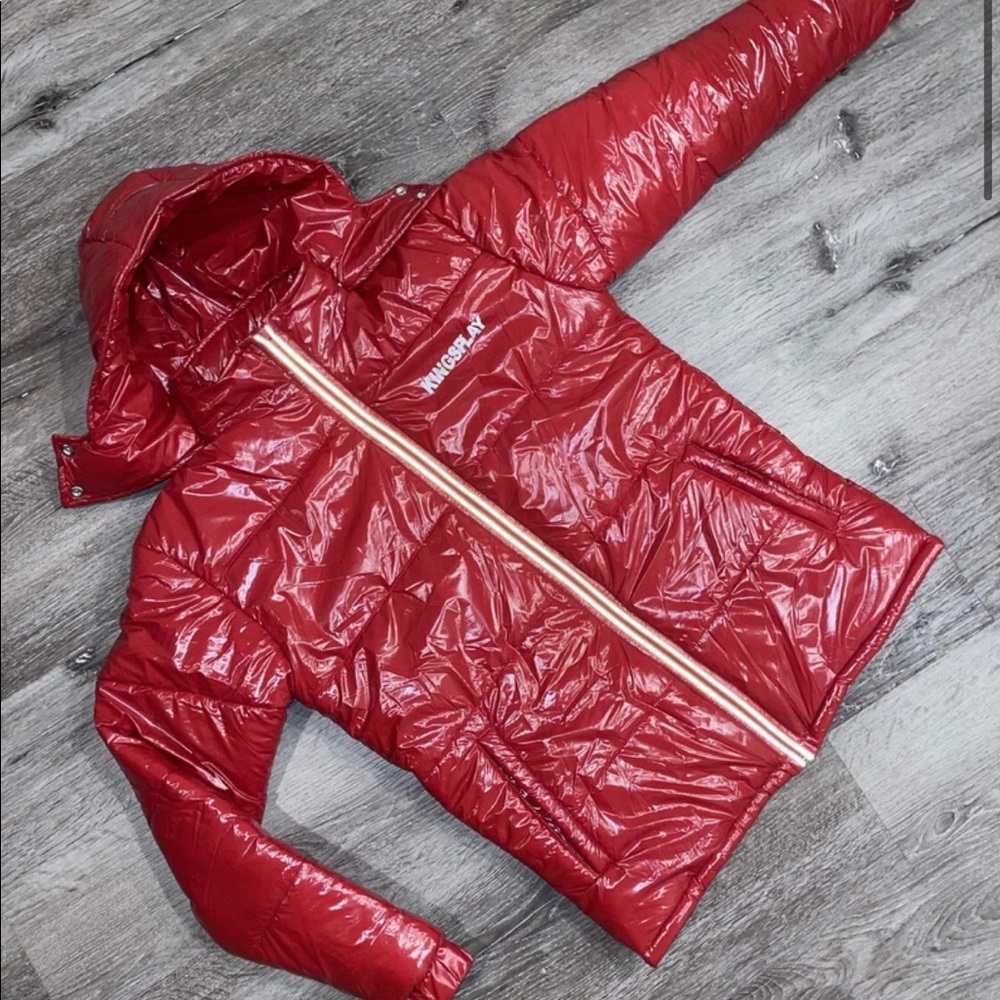 Kings play Bubble Coat